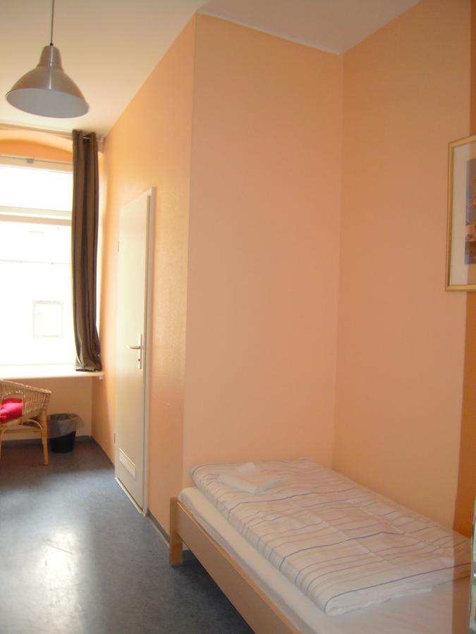 Happy Go Lucky Hotel + Hostel Schoneberg Berlin Luaran gambar