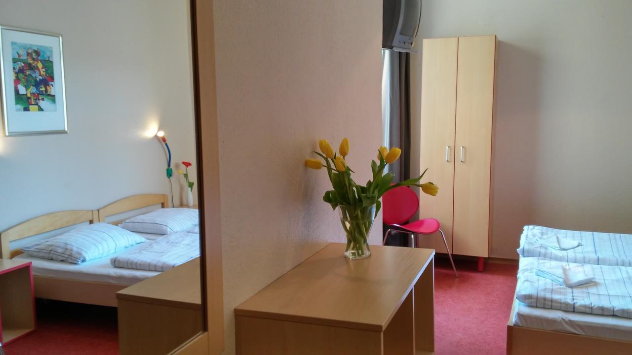 Happy Go Lucky Hotel + Hostel Schoneberg Berlin Luaran gambar