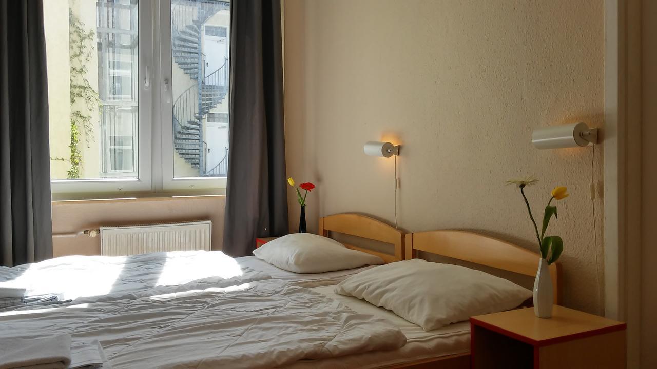 Happy Go Lucky Hotel + Hostel Schoneberg Berlin Luaran gambar